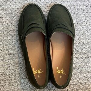 Beek Women's Dark Green Flats